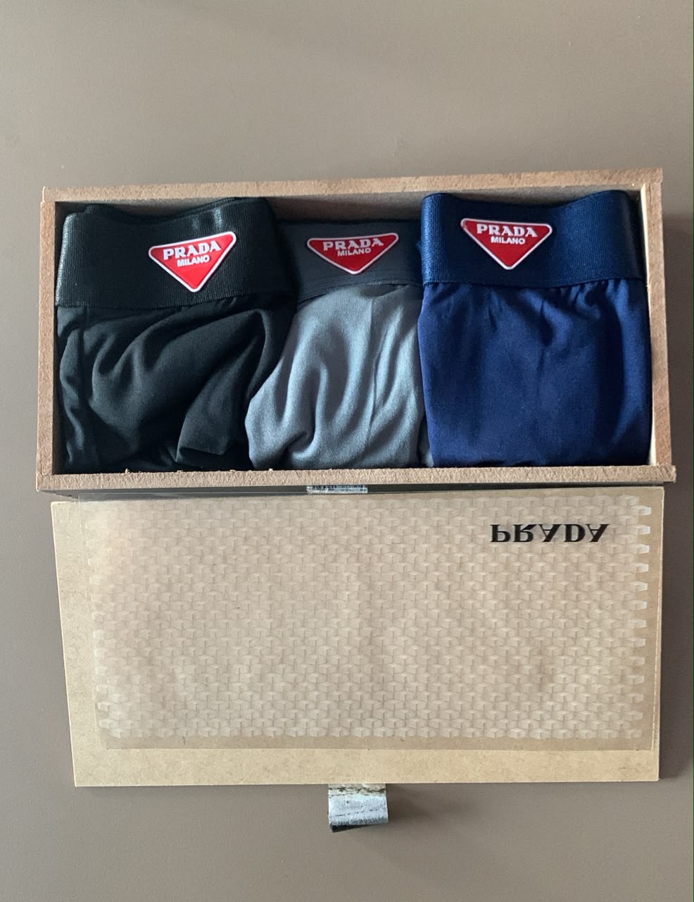 Kit Cuecas Prada